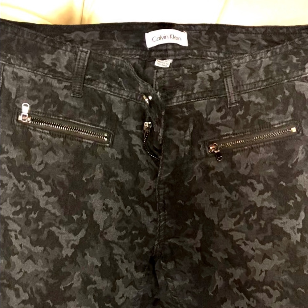 Calvin Klein Jeans Camouflage Print Women’s Size 4
